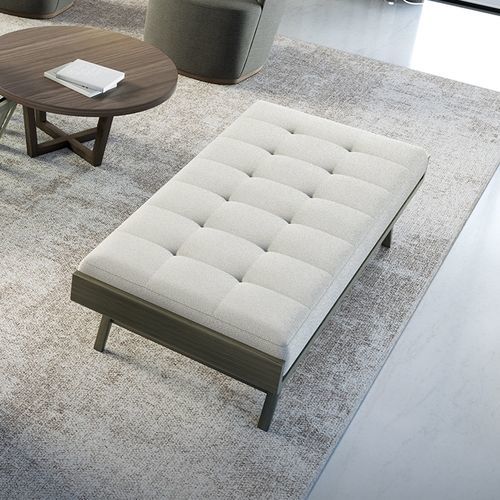 Banquette chesterfield - TEN 100 - Adriana Hoyos - en tissu / avec piètement en bois / en bois