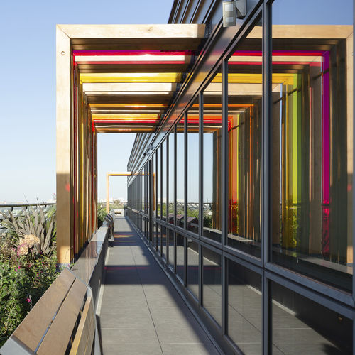 Pergola autoportante - COULEUR - DACRYL® - en acrylique / à lames brise soleil / sur mesure