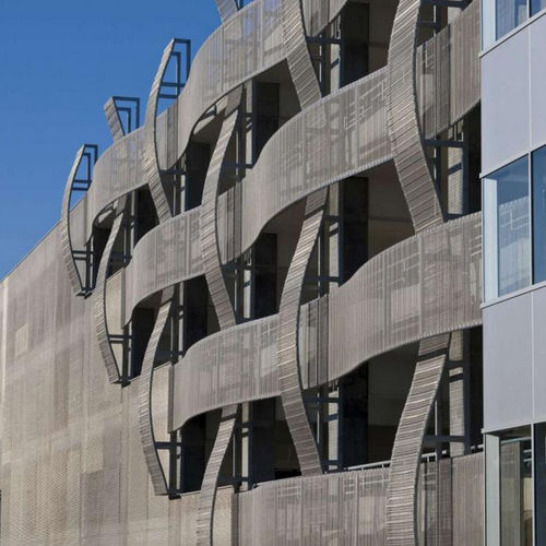 Toile métallique tissée architecturale - CINCINNATI CHILDREN'S HOSPITAL - Cambridge Architectural Mesh - pour façade / à maillage triangulaire / argentée