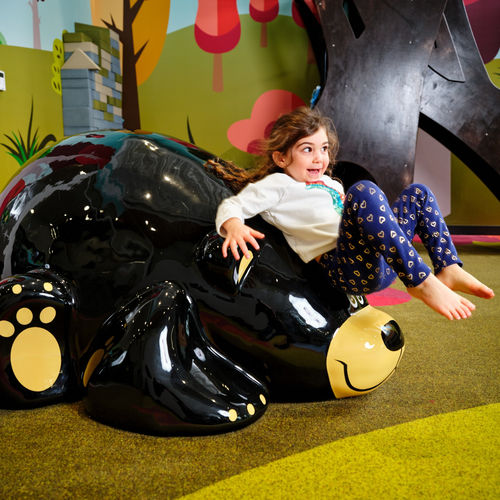 Sculpture en mousse - HARLOW THE BEAR  - Soft Play LLC - à poser / pour aire de jeux / noire