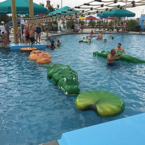 Sculpture flottante - Soft Play LLC - d'extérieur / pour parc aquatique / verte