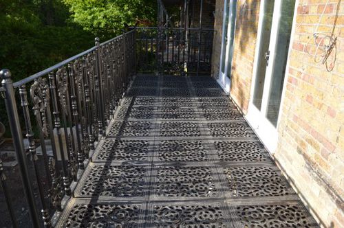 Balcon à barreaux - VICTORIAN WITH INFILL PANEL - British Spirals & Castings - en aluminium