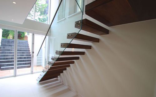Garde-corps en inox - MONTAGUE - Canal Engineering - à panneaux en verre / d'intérieur / pour escalier