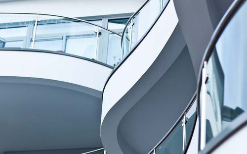 Garde-corps en inox - CARLTON - Canal Engineering - à panneaux en verre / d'extérieur / pour balcon
