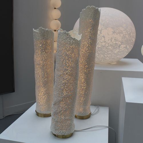 Lampe de table - CORAIL - Semeur d'étoiles - en laiton / en porcelaine / contemporaine