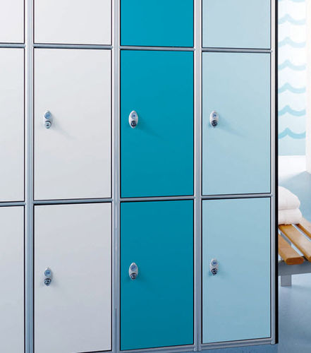 Casier vestiaire en stratifié - Venesta - pour établissement public / pour installation sportive / pour centre de bien-être