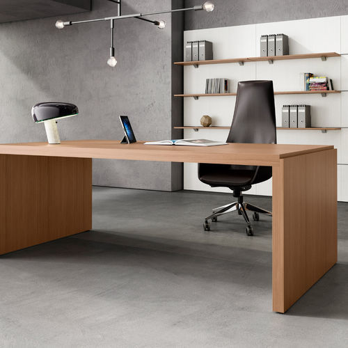 Bureau sur pied - CHARISMA 4.0 - Styloffice S.p.a. - contemporain / en chêne / en noyer