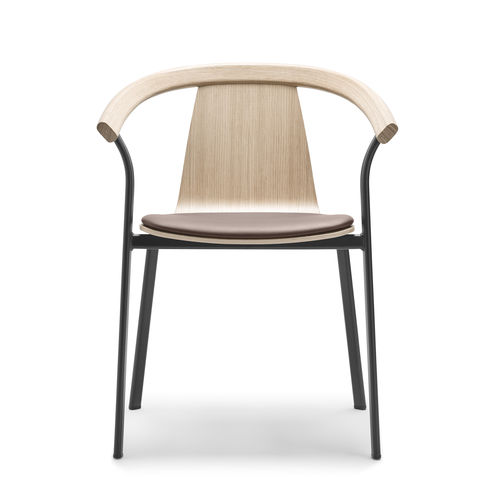 Chaise contemporaine - ATAL - Alki - d'intérieur / en bois massif / avec piètement en métal