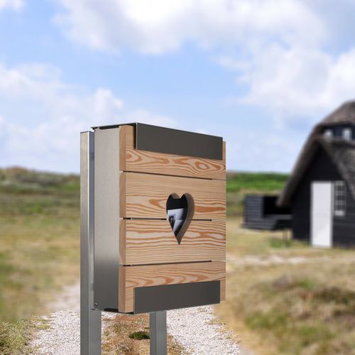 Boîte aux lettres murale - GLASNOST.WOOD.HEART - keilbach design and products - sur pied / individuelle