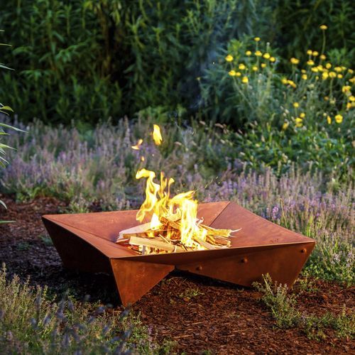 Brasero de jardin à bois - fluxus - keilbach design and products - en acier / carré / aspect rouille
