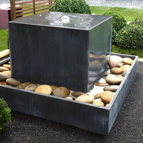 Fontaine de jardin - FONTAINE CUBE  - Tonton Zingueur - en zinc / en zinc-titane / contemporaine