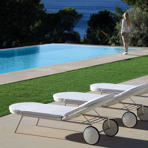 Bain de soleil contemporain - SHELL  - FueraDentro - en Batyline® / en résine tressée / en acier inoxydable poli