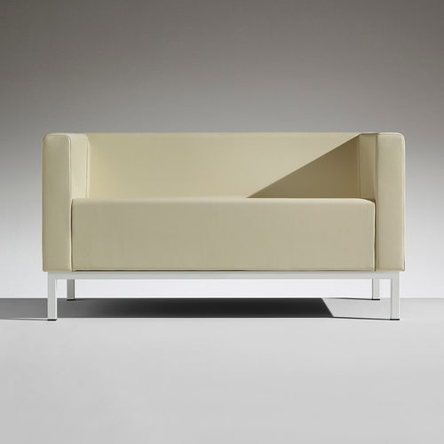 Canapé compact - POLO - Lamm srl - contemporain / en tissu / en cuir