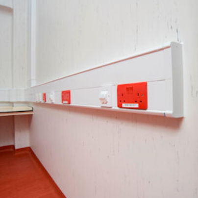 Revêtement mural en PVC - POLYCLAD PLUS PU - Polyflor - lisse / pour le tertiaire / ignifuge