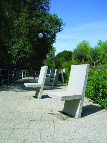 Chaise contemporaine - GÓIS - A Amop Synergies - en béton / pour espace public / professionnelle