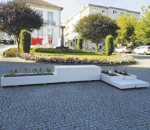 Banc public avec jardinière - MUL R1 - 01401 - A Amop Synergies - contemporain / en béton / sans dossier