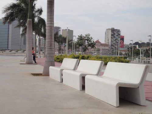 Banc public contemporain - AR PURO : Collective Chair - A Amop Synergies - en béton / avec dossier
