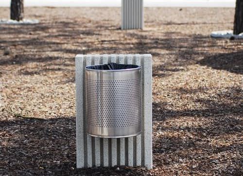 Poubelle publique - SOLTAS : IK - A Amop Synergies - en inox / en béton / contemporaine