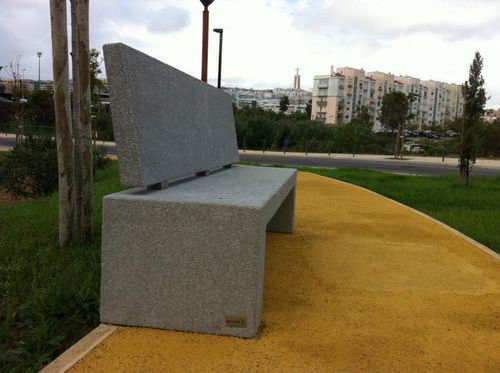 Banc public classique - SOLTAS : RECTILINEO - A Amop Synergies - en béton / avec dossier