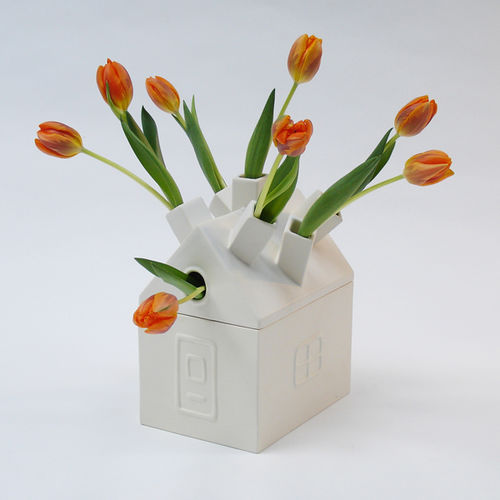 Vase design original - NET TROPHY - DAVIS GRAAS - en céramique / en bois / blanc