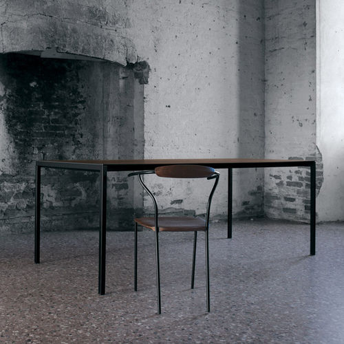 Table contemporaine - SINTESI  - extendo - en noyer / en laiton / en HPL