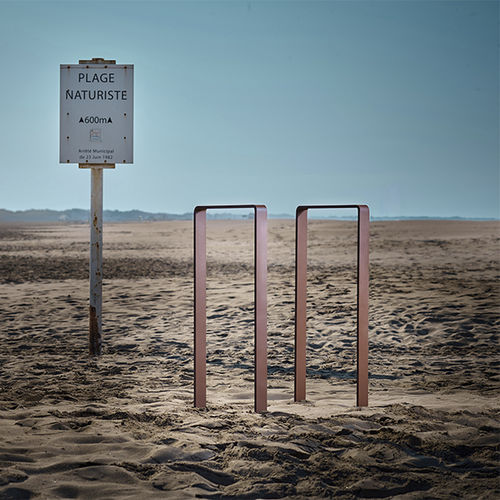 Range-vélo au sol - ABSOLUT - CYRIA | Mobilier Urbain - horizontal / pour les zones urbaines / d'intérieur