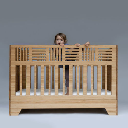 Lit pour bébé contemporain - IO - Kalon Studio - pliant / en bambou