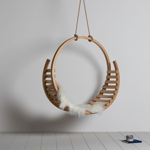 Chaise suspendue contemporaine - AMBLE - Tom Raffield - d'extérieur / d'intérieur / en frêne