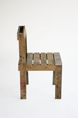 Chaise contemporaine - PALLET  - studiomama - en bois / en matériaux de récupération / professionnelle