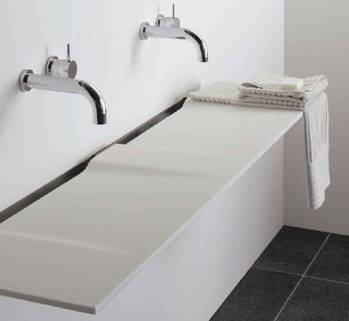 Vasque suspendue - LINEA - Omvivo - en Solid Surface / avec plan intégré / double