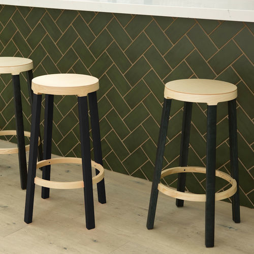 Tabouret de bar contemporain - STEP - Established and sons - en frêne / avec piètement en frêne / 4 pieds