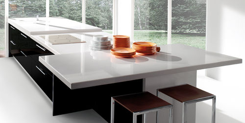 Plan de travail en composite quartz - ABSOLUTE BLANC - COMPAC The Surfaces Company - de cuisine / à bords droits