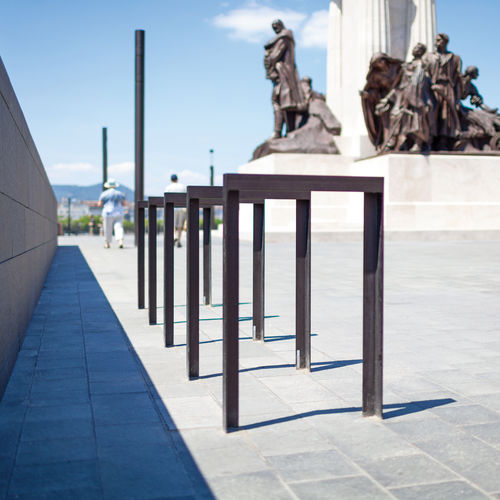Range-vélo au sol - LOTLIMIT - mmcité street furniture - pour espace public / en acier galvanisé / professionnel
