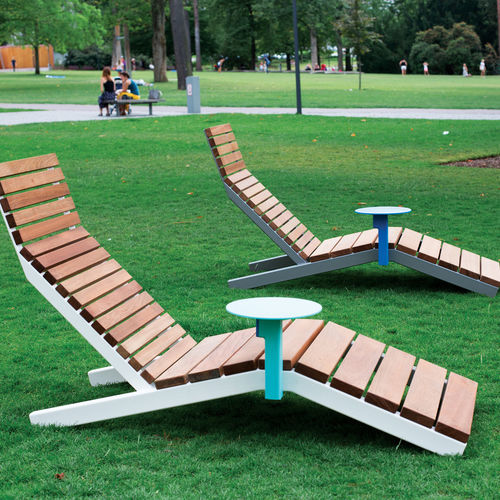 Bain de soleil contemporain - RIVAGE - mmcité street furniture - en bois exotique / en bois massif / en acier inoxydable