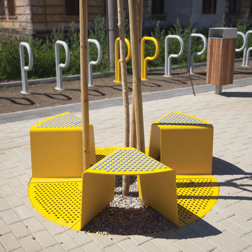 Grille d'arbre ronde - SINUS - mmcité street furniture - en acier galvanisé / avec banc public intégré