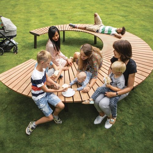 Banc public contemporain - LAGO - mmcité street furniture - en bois de feuillus / en acier galvanisé / en acier à revêtement par poudre