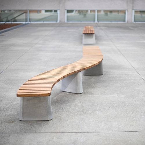Banc public contemporain - REFORMA - mmcité street furniture - en bois de feuillus / en béton / avec dossier
