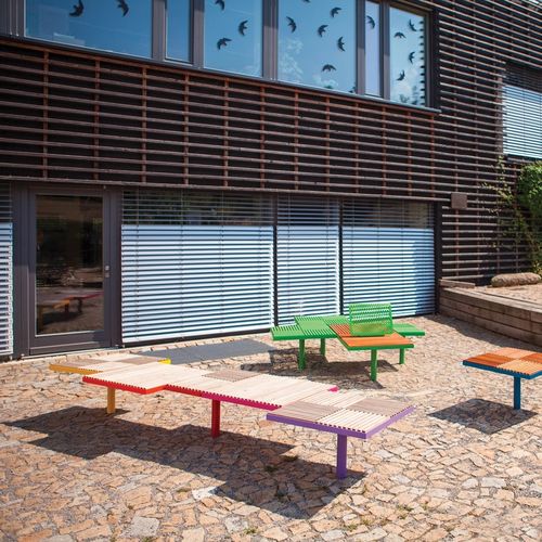 Banc public contemporain - PIXEL - mmcité street furniture - en bois de feuillus / en acacia / en acier galvanisé