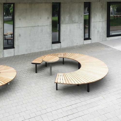Table de pique-nique contemporaine - LAGO - mmcité street furniture - en bois de feuillus / avec piètement en acier galvanisé / ronde