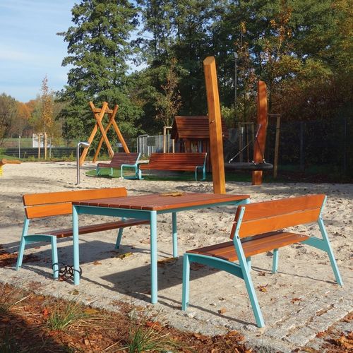 Table de pique-nique contemporaine - VERA - mmcité street furniture - en bois / en HPL / avec piètement en acier galvanisé