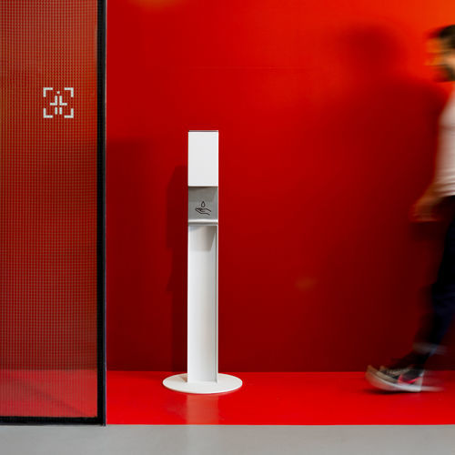 Distributeur de gel désinfectant sur pied - SANIT - mmcité street furniture - sans contact / en acier inoxydable / en aluminium