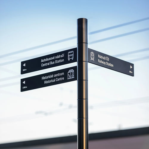 Panneau signalétique au sol - OS - mmcité street furniture - d'aluminium / en acier galvanisé / d'orientation