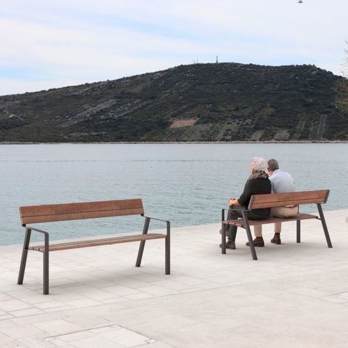 Banc public contemporain - AVIELA - mmcité street furniture - en acier / en bois / pour aire de jeux