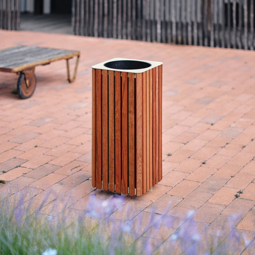Poubelle en plastique - NANUK NEXT - mmcité street furniture - en acier inoxydable / en tôle d'acier / en acier