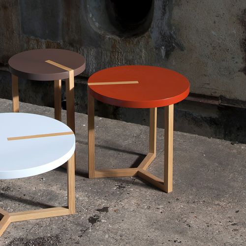 Table d'appoint contemporaine - TRIOLET - Duvivier - en chêne / avec piètement en chêne / ronde