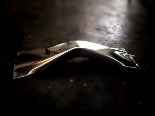 Horloge contemporaine - marco mazzei - de table / analogique / en aluminium