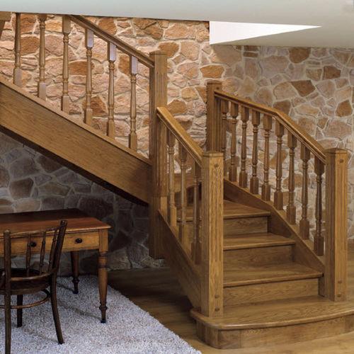 Escalier demi-tournant - EIMA - à marches en bois / structure en bois / traditionnel