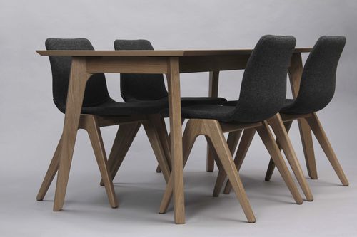 Table à manger contemporaine - DALBY  - Naughtone - en chêne / en bois massif / rectangulaire