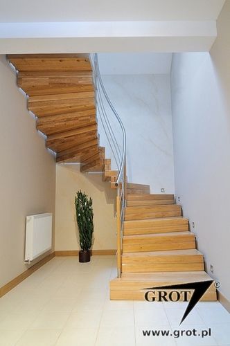 Escalier demi-tournant - ZUZANNA 2 - GROT - à marches en bois / structure en métal / contemporain