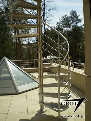 Escalier en colimaçon - ALEKSANDRA 2 - GROT - à marches en bois / structure en métal / d'extérieur